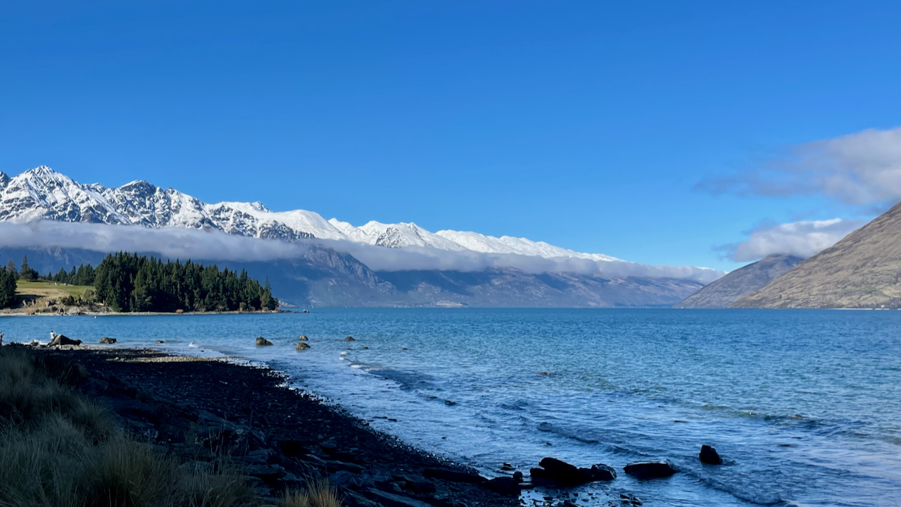 Queenstown lake walk