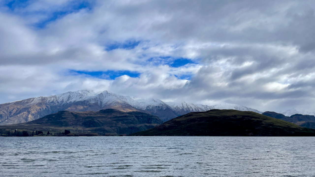 Wanaka lake walk
